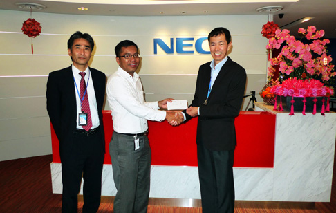 From left: Mr. Toru Shinoda, Vice President, Regional Legal and Compliance, NEC Asia Pacific, Mr. Sahari Bin Ani, Director of Services, Singapore Red Cross,  and Mr. Lim Kok Quee, Managing Director, NEC Asia Pacific