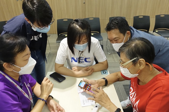 Launch of digital course to teach visually impaired seniors how to use smartphones to improve their lives
