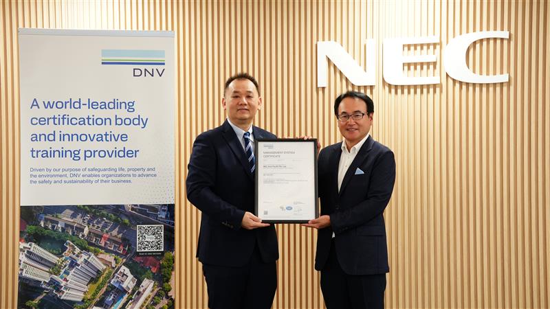 Takayuki Inaba (right), CEO and MD of NEC Asia Pacific with Mak Heng Chwin (Mak), Regional Manager APAC IME